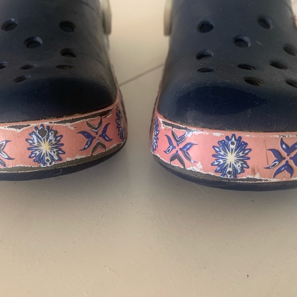 Frozen II Crocs - Picture 4 of 5